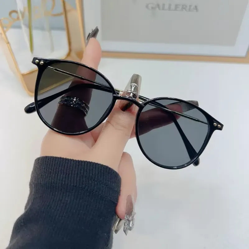 Chic Retro Round Sunglasses